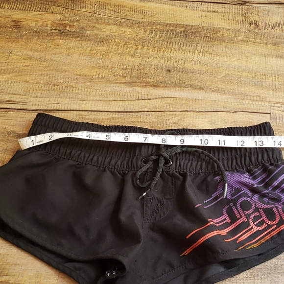 Beach Booty shorts - Picture 6 of 7